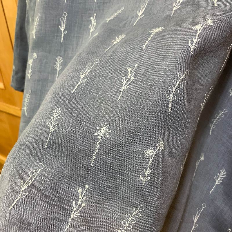 応用2 刺しゅうのTシャツブラウス(L~LL) 草花刺しゅう柄(作り方なし) すてきにハンドメイド2023年6月号参照