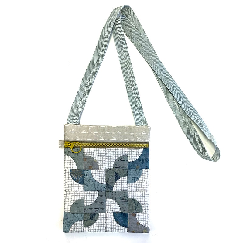 【20％OFF】酔っぱらいの小道のサコッシュ（作り方なし）斉藤謠子のトラディショナル・パターン掲載