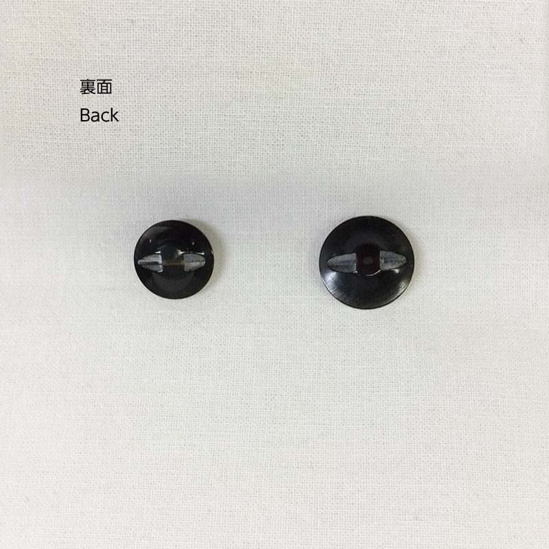 水牛ボタン　クロス柄　M（5-1）