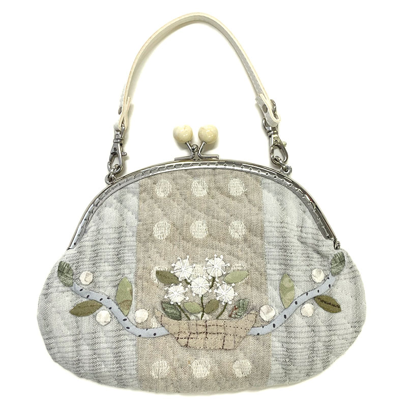 白いお花のがま口（ストラップ付）