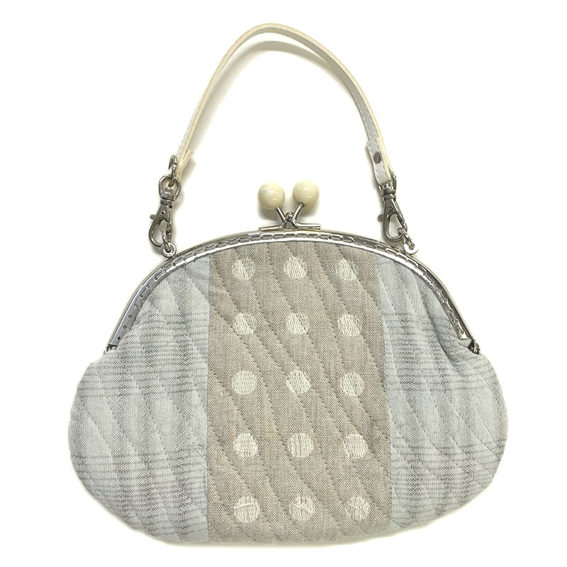 白いお花のがま口（ストラップ付）