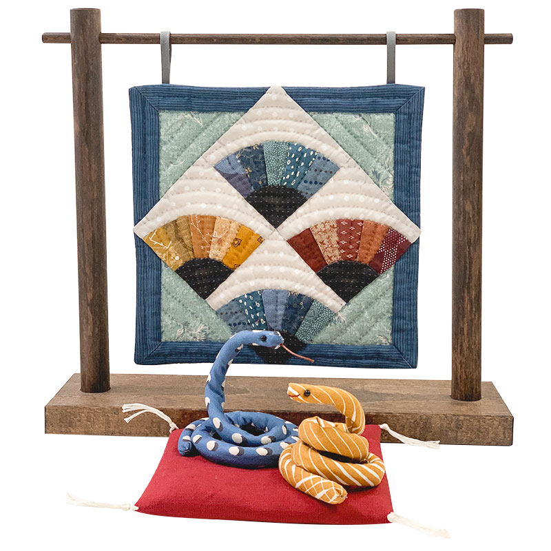 巳年の置物とミニタペストリーおすすめ糸5色セット