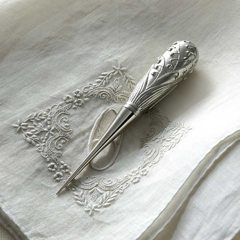 ポルトボヌール すずらん目打ち 革ケース付