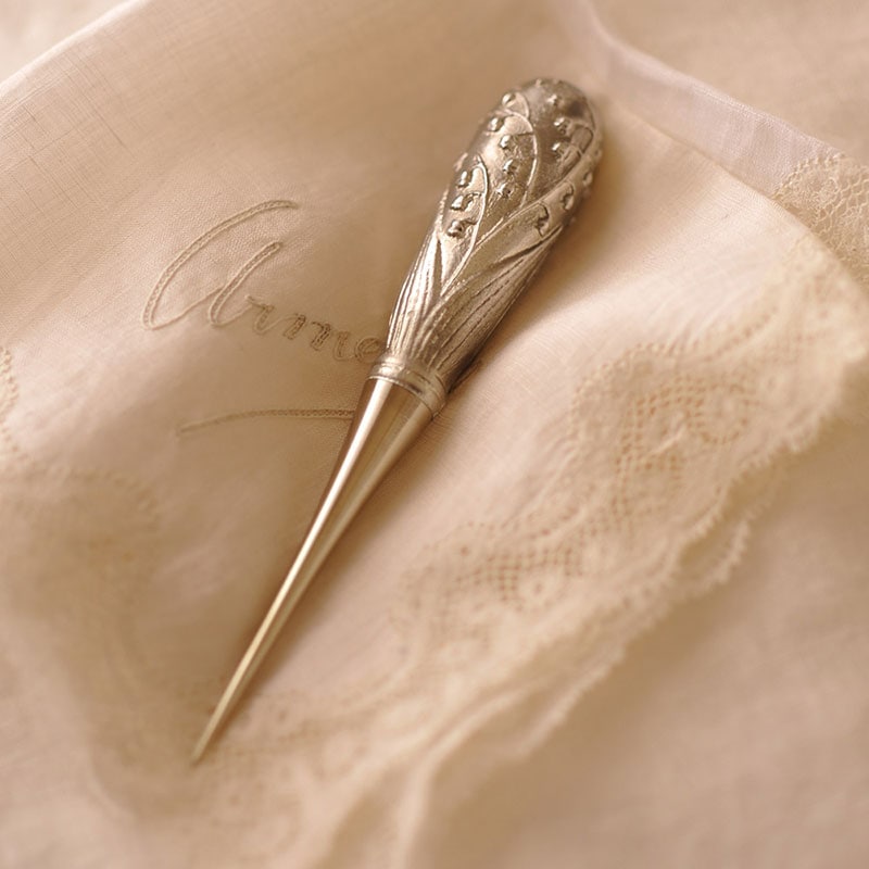 ポルトボヌール すずらん目打ち 革ケース付