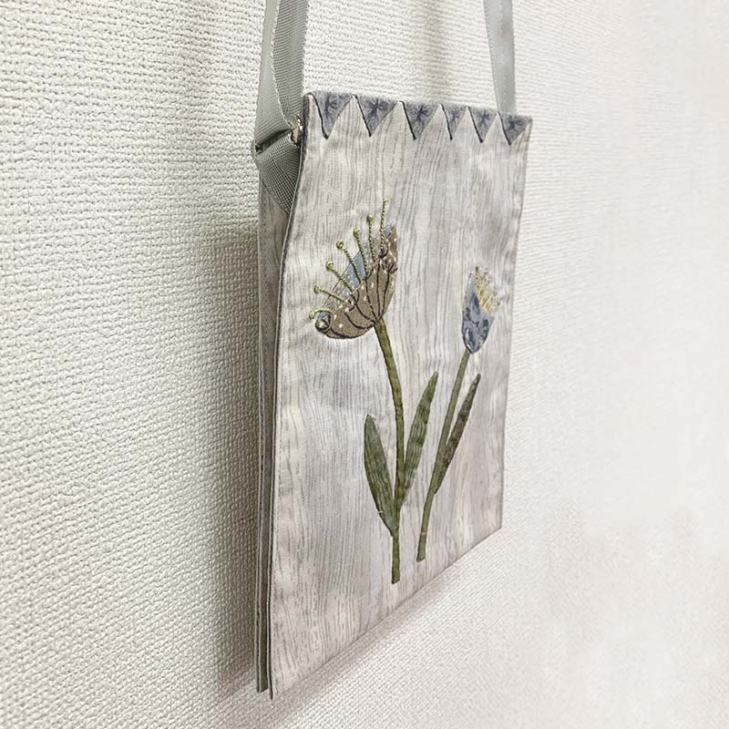 花のアップリケのサコッシュ(作り方なし）すてきにハンドメイド2026年3月号掲載