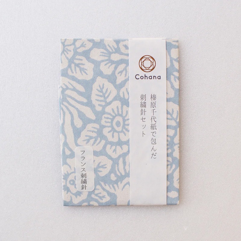 榛原千代紙で包んだ刺繍針セット