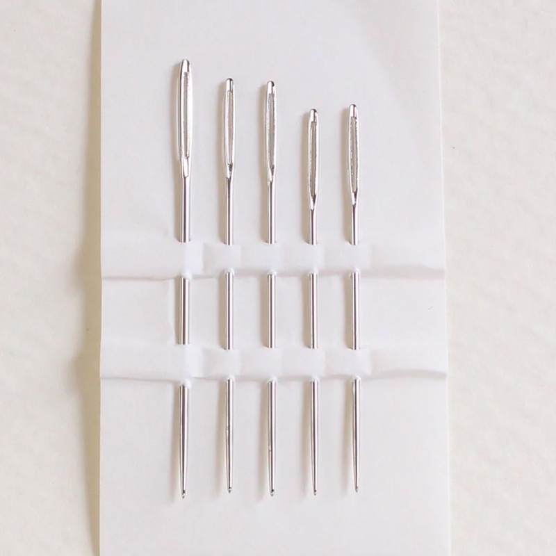 榛原千代紙で包んだ刺繍針セット