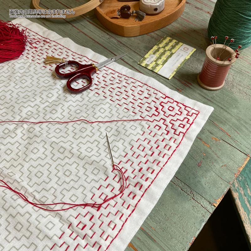 榛原千代紙で包んだ刺繍針セット