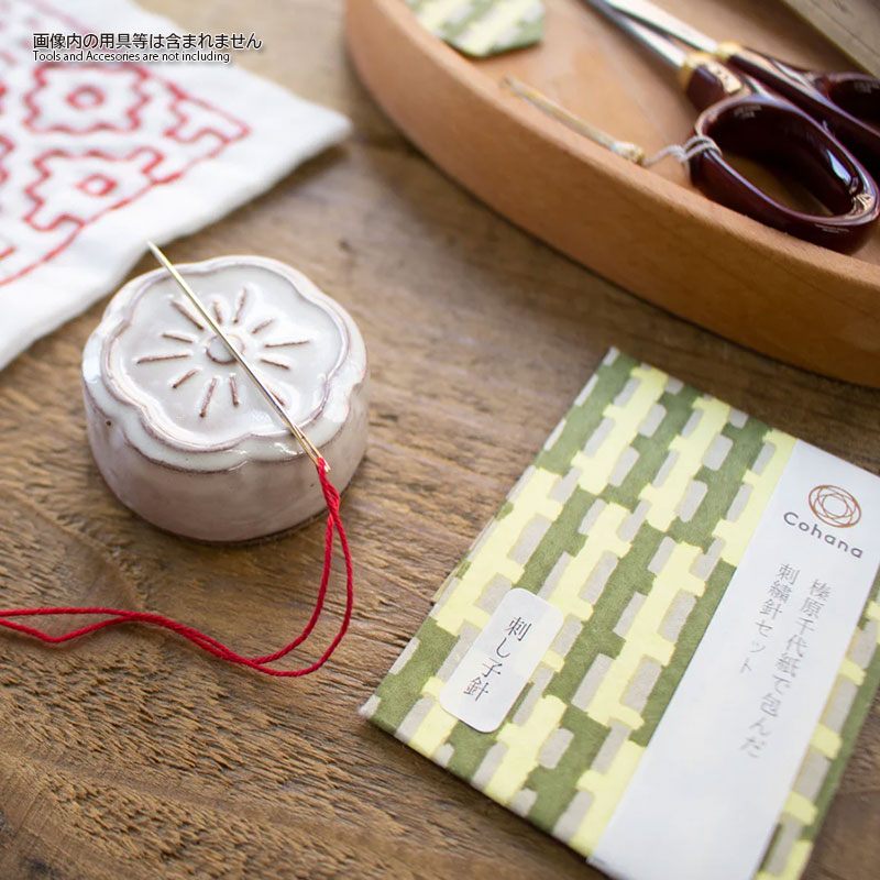 榛原千代紙で包んだ刺繍針セット