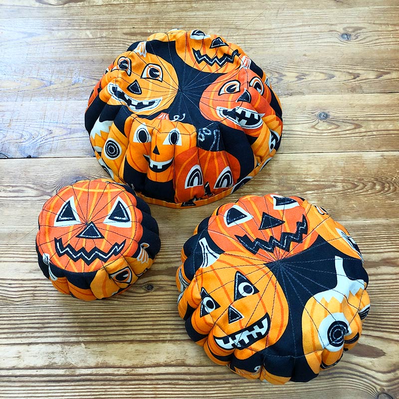 小物入れ ハロウィン柄 基本 応用1 応用2のセット 作り方なし すてきにハンドメイド19年10月号掲載 斉藤謠子のあなたにちょっと贈り物 Nhkすてきにハンドメイド連載 キルトパーティ 小物入れ ハロウィン柄 基本 応用1 応用2のセット 作り方なし すてきにハンドメイド19年10月号掲載 斉藤謠子のあなたにちょっと贈り物 Nhkすてきにハンドメイド連載 キルトパーティ