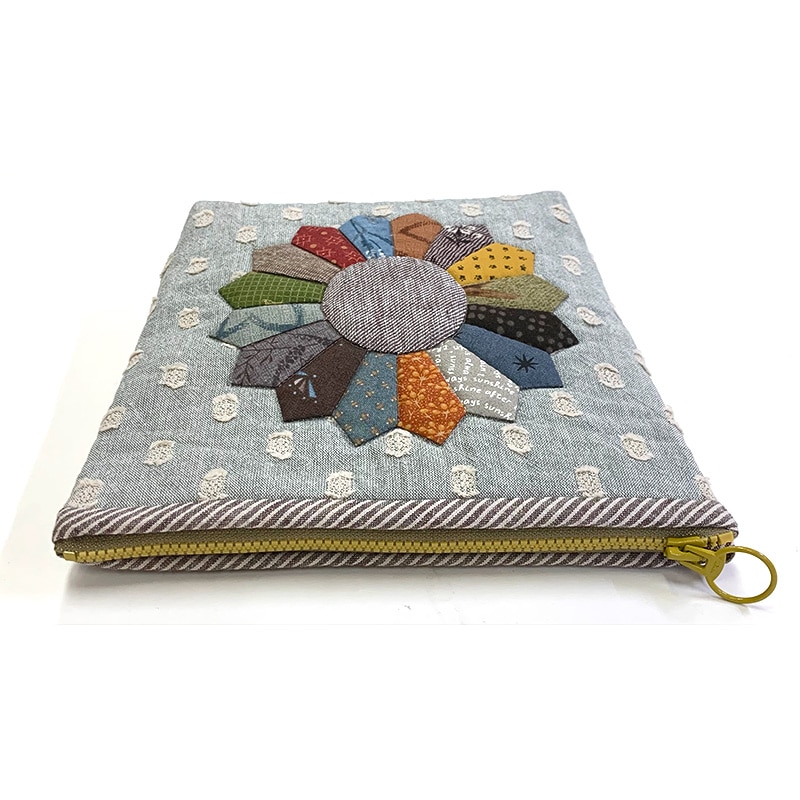 【20%OFF】ドレスデンプレートのポーチ(作り方なし)斉藤謠子のトラディショナル・パターン掲載