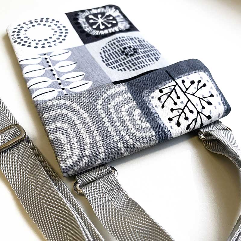 スマホポシェット 作り方なし すてきにハンドメイド22年3月号掲載 Web限定販売 キルトパーティ スマホポシェット 作り方なし すてきにハンドメイド22年3月号掲載 Web限定販売 キルトパーティ