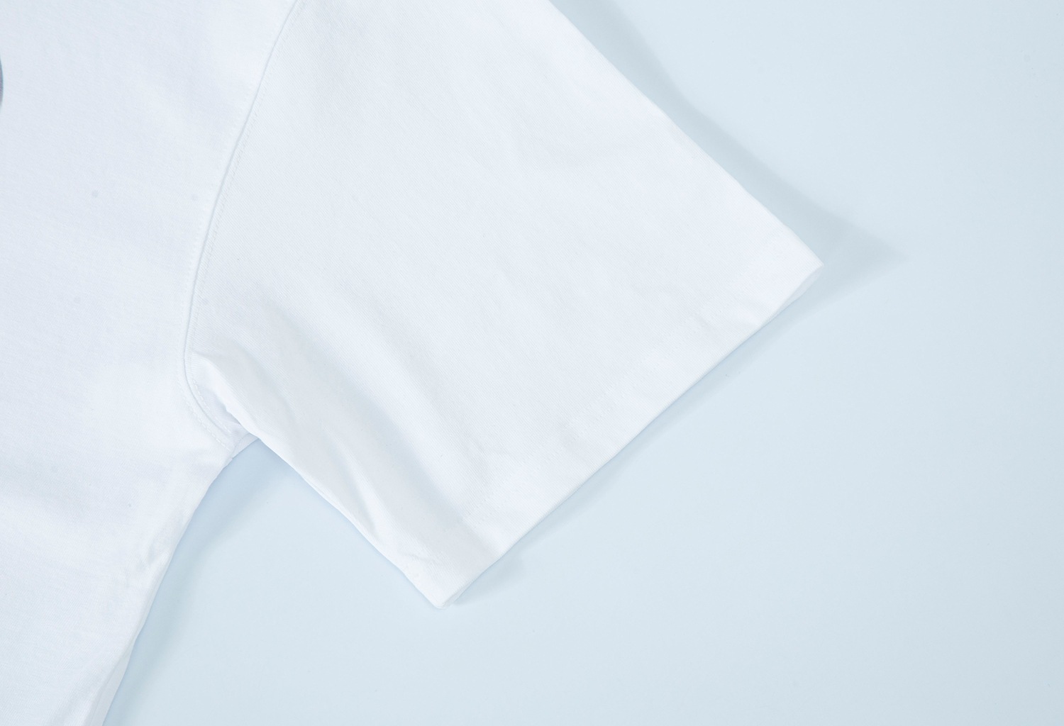 white heart dolphin twinkle T-shirt 