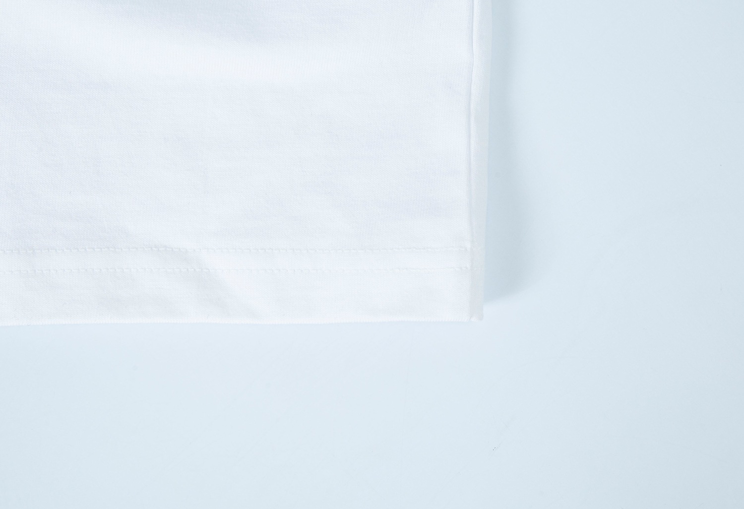 white heart dolphin twinkle T-shirt 