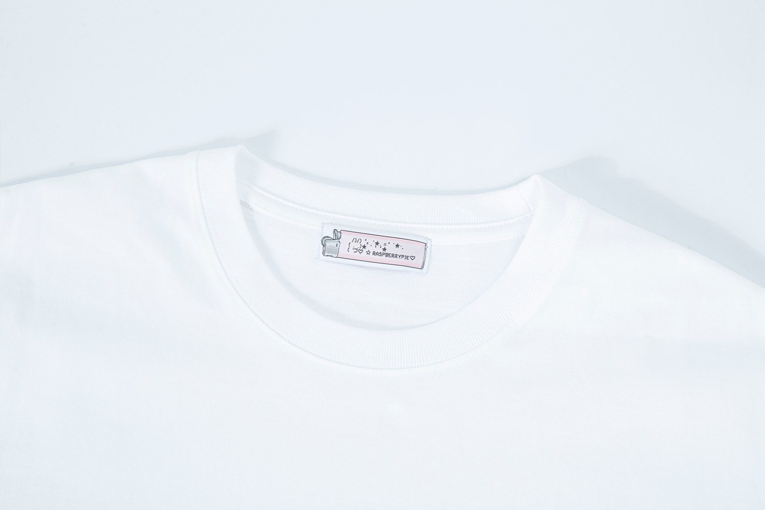 white ellipse dolphin twinkle T-shirt 