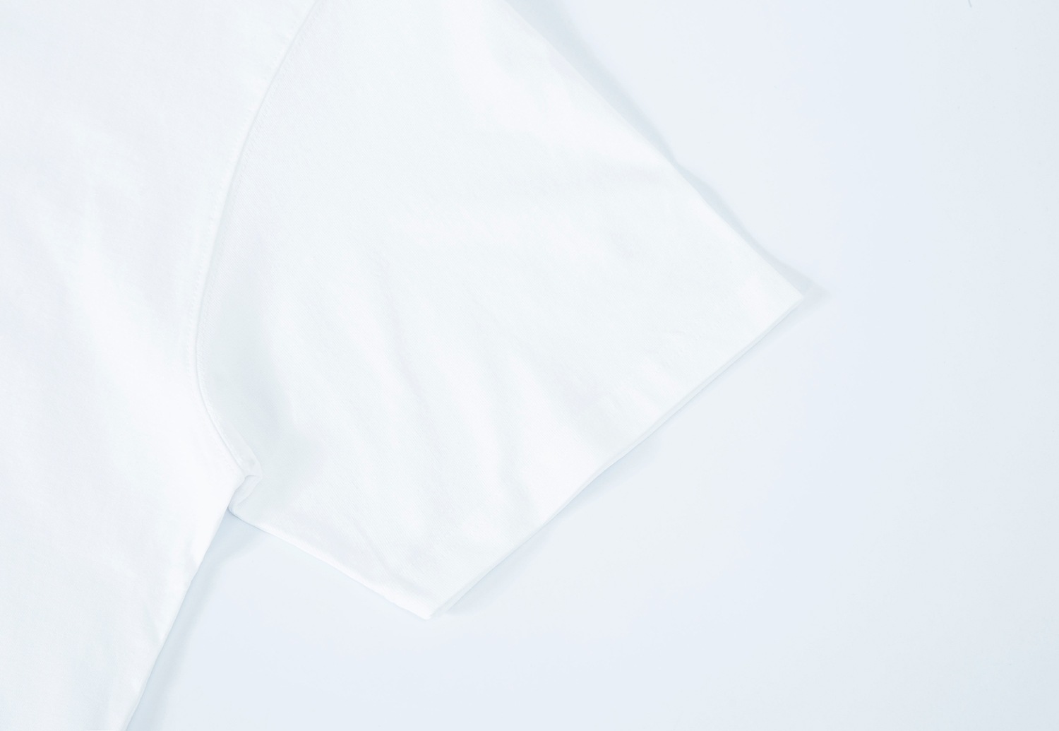 white ellipse dolphin twinkle T-shirt 