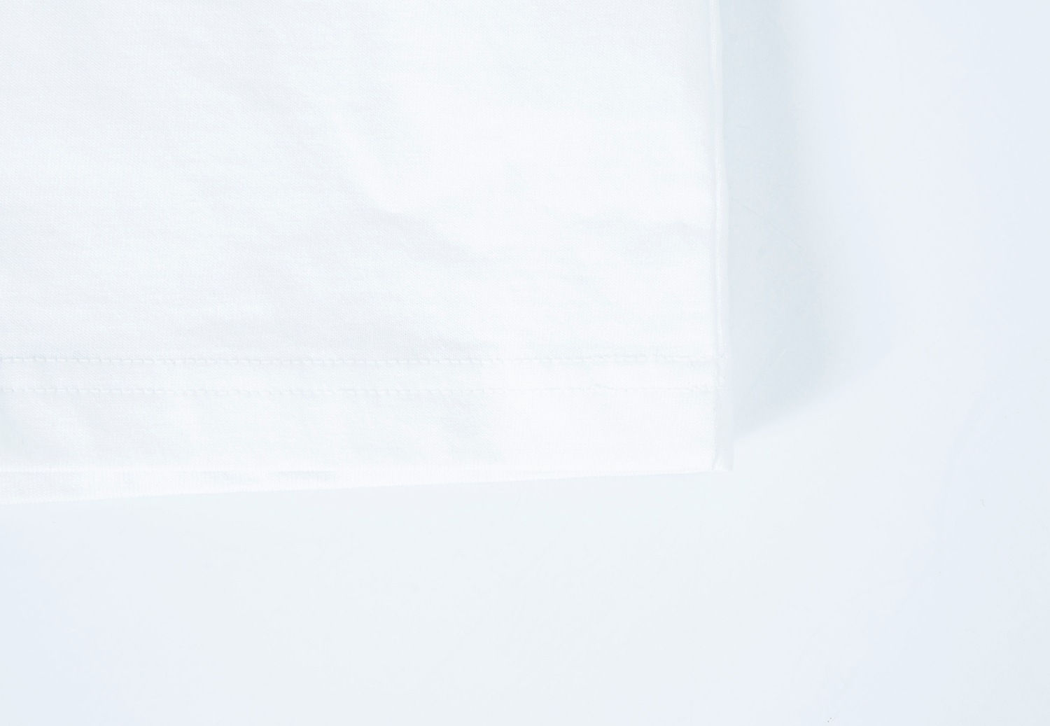 white ellipse dolphin twinkle T-shirt 