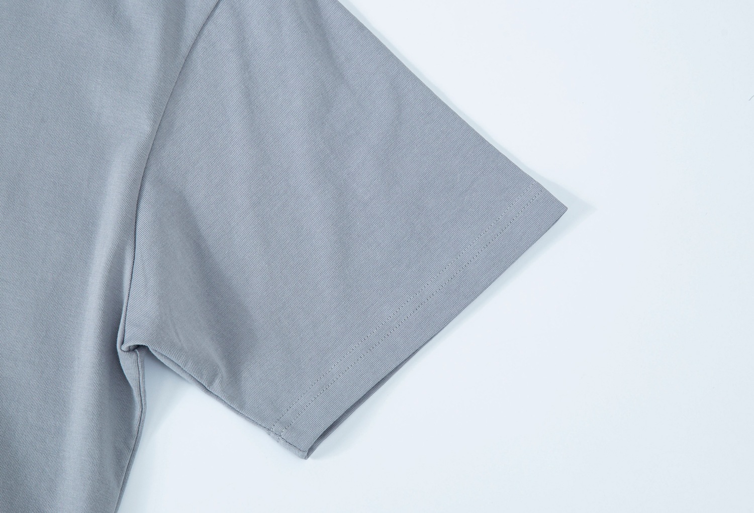 gray dolphin twinkle T-shirt 