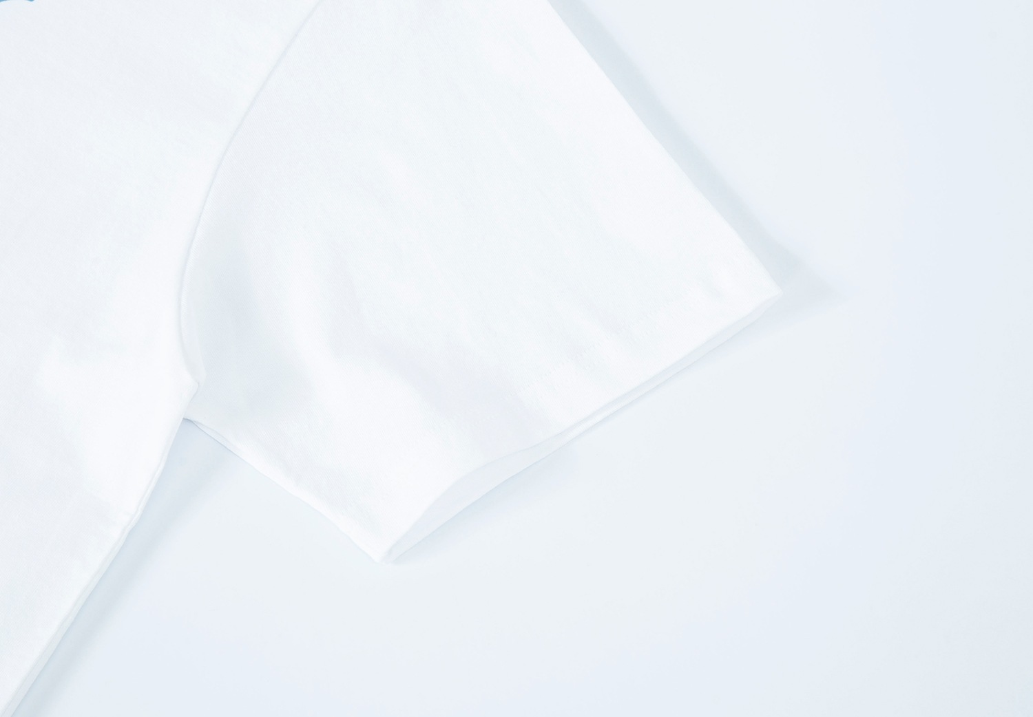 white heart twin dolphin twinkle T-shirt 