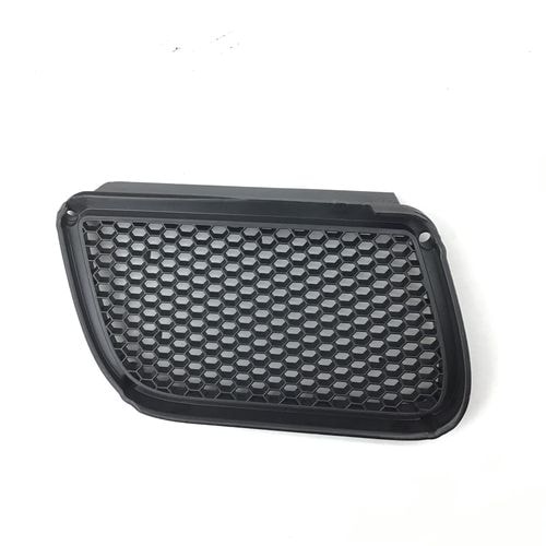 純正品　フロントバンパーメッシュ　右側/上（ヘッドライト横）　ALFA147GTA　　156038996