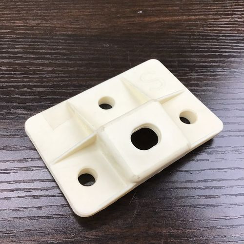 純正品　リアバンパー　ブラケット　左側　　LANCIA　DELTA(831)　Evo　　　82446070