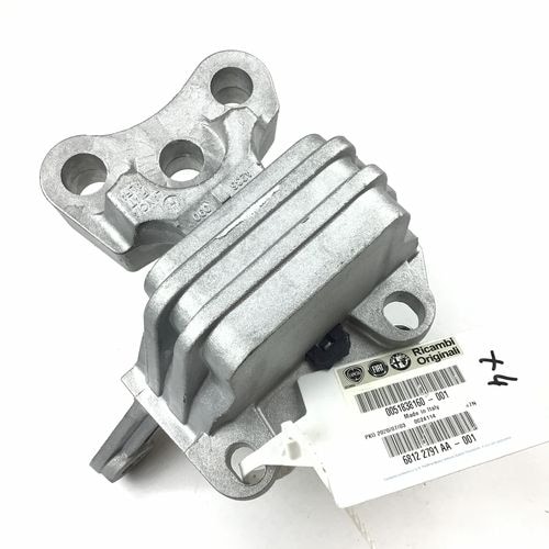純正品　ミッションマウント　ALFA　ジュリエッタ(940)　1.8TB前期　～2012用　＊車体番号で適合確認が必要　　51838160