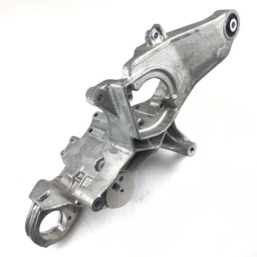 純正品　オルタネーター/トルクロッドマウント　　ALFA145/146（～'97)、155TS16V、spider(916)TS16V (～'97)　　　60608897