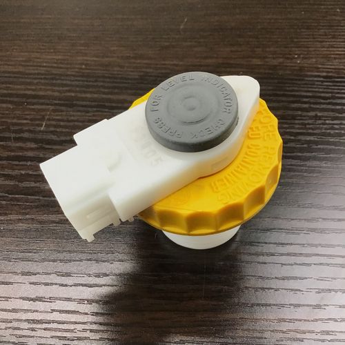 純正品　リザーブタンクキャップ　（ブレーキ／クラッチフルード）　センサー付　　ALFA145/gtv/spider　　46457337