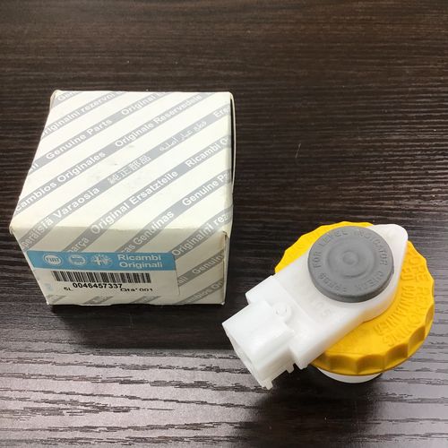 純正品　リザーブタンクキャップ　（ブレーキ／クラッチフルード）　センサー付　　ALFA145/gtv/spider　　46457337