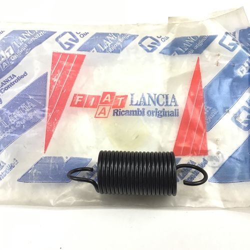 純正品　ブレーキパダル　リターンスプリング　LANCIA　DELTA(831)　　82305589