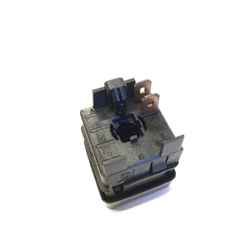 純正品　リアデフォッガースイッチ　LANCIA　DELTA　Evo　177103580