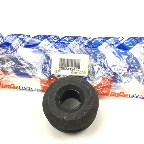 純正品 バンパーブッシュ 前後共通 LANCIA DELTA(831) 各モデル 82412447