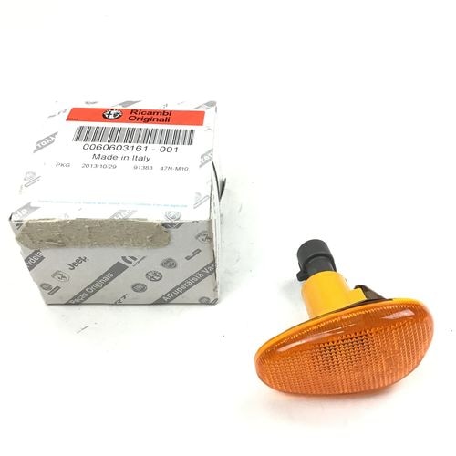 純正品　サイドマーカーレンズ　右側　　ALFA145/146、155後期、gtv/spider(916)　　60603161