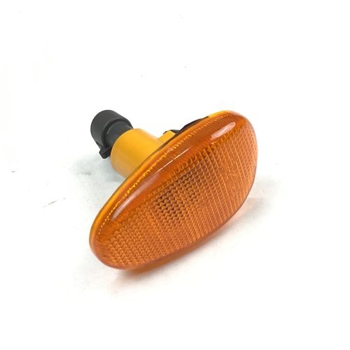 純正品　サイドマーカーレンズ　右側　　ALFA145/146、155後期、gtv/spider(916)　　60603161