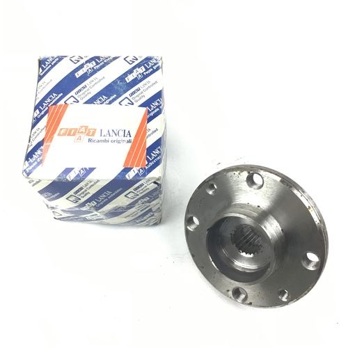 純正品　ハブ　LANCIA　DELTA(831)　HF　＊前後共通　　＊適合は確認ください　　　82413546　（当時物）