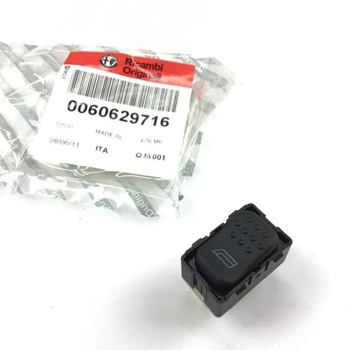 純正品　パワーウインドスイッチ　フロント　ALFA145/146　（右ハンドル車の左側/左ハンドル車の右側）　　60629716