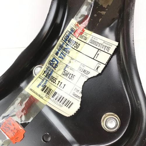 純正品　フロントロアアーム　右側　　LANCIA　DELTA(831）　8V/16V　　82448750
