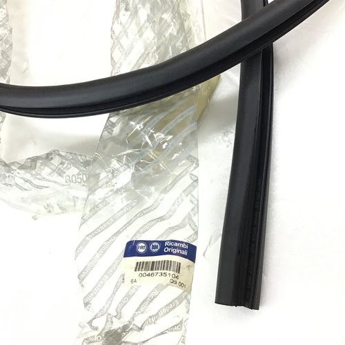 純正品　ドアウェザーストリップ　　＊左右共通　　FIAT　バルケッタ　　46735104