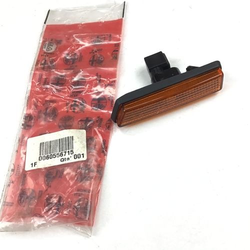 純正品　サイドマーカーレンズ　左側　　ALFA155　前期（ナローボディ車）　　60556714