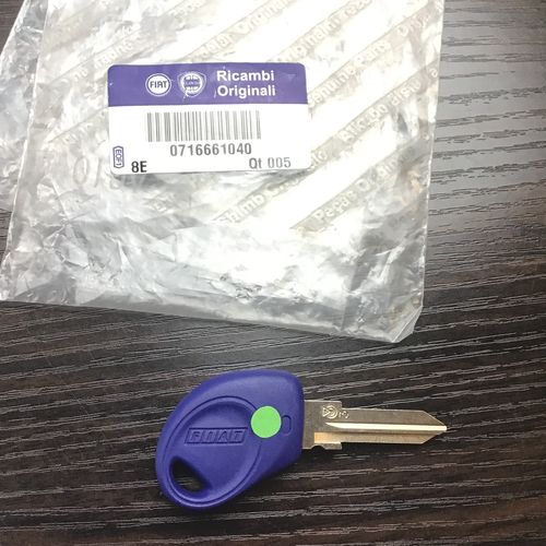 純正品 ブランクキー （CODE-1イモビライザーチップ付） FIAT PANDA