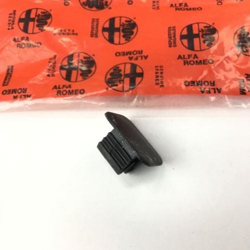 純正品　ライニングクリップ　　FIAT　バルケッタ/COUPE、ALFA145/146/155/156/gtv/spider　　5938093　　60805438