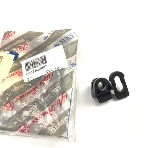 純正品　ボンネットプロップクリップ　（根本部分）　ALFA145/146　　7622907　　60810130