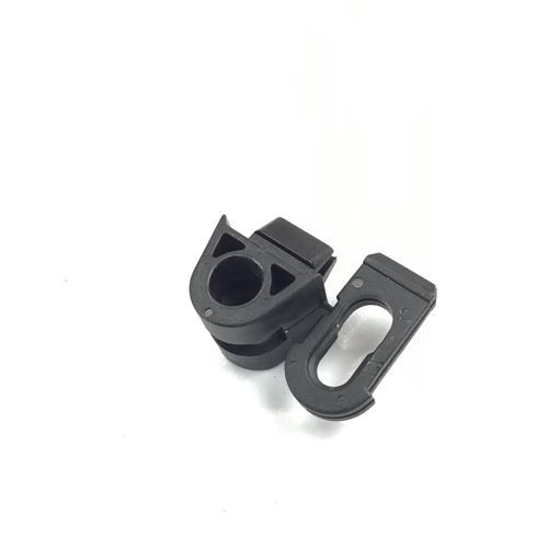 純正品　ボンネットプロップクリップ　（根本部分）　ALFA145/146　　7622907　　60810130