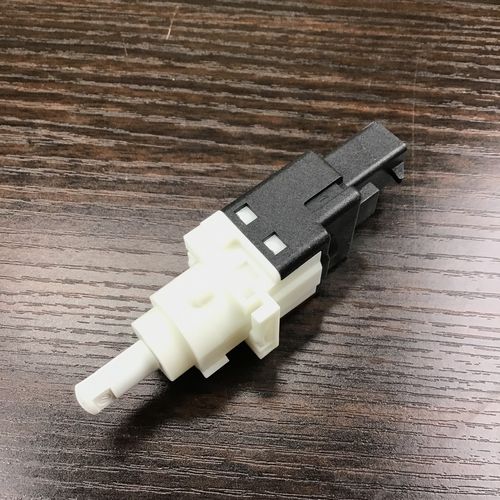 社外品　ストップランプスイッチ　4極タイプ　ALFA147/159/ブレラ/GT/Mito/ジュリエッタ、FIAT500、ABARTH500（右ハンドル）　など　　＊要車台番号確認　　46840510