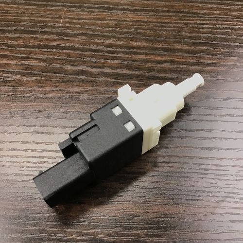 社外品　ストップランプスイッチ　4極タイプ　ALFA147/159/ブレラ/GT/Mito/ジュリエッタ、FIAT500、ABARTH500（右ハンドル）　など　　＊要車台番号確認　　46840510