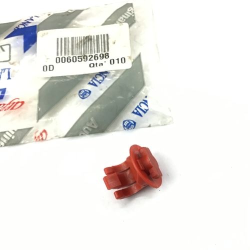 純正品　ボンネットプロップクリップ　（受け部分）　ALFA145/146　FIAT　ムルティプラ　　60592698