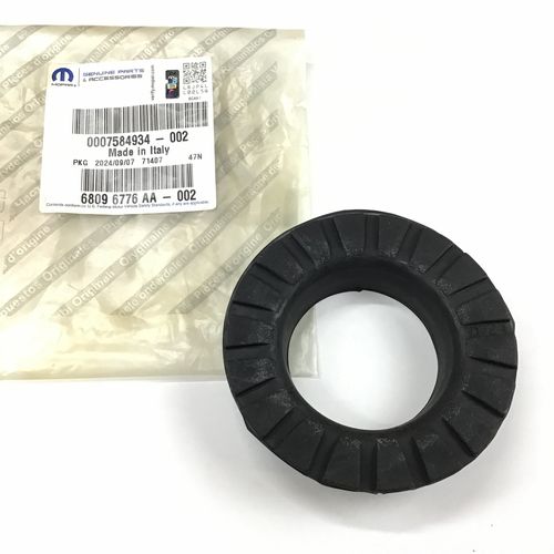 純正品　リアサスペンション　スプリングシート　下側　　ALFA145/155、COUPE　FIAT　など　　　7584934