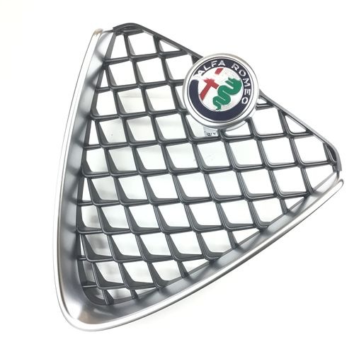 純正品　フロントグリルASSY　エンブレム付　　ALFA　ジュリアQV　（サテンクロームタイプ）　　156119165