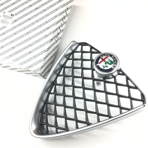 純正品 フロントグリルASSY エンブレム付 ALFA ジュリアQV （サテン