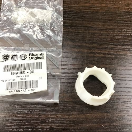 純正品　シフトレバーサポート　　ALFA156　　46411553